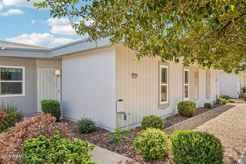 10560 Palmeras Dr, Sun City, AZ 85373