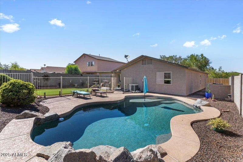 1057 Silversmith Trl, San Tan Valley, AZ 85143