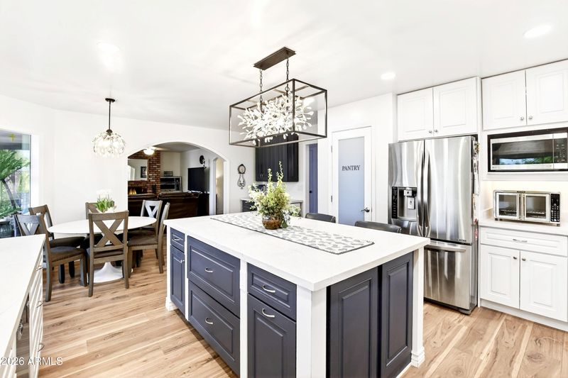 10575 E Cactus Rd, Scottsdale, AZ 85259