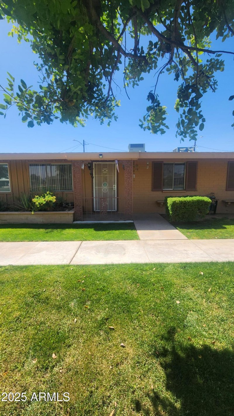 10582 Oakmont Dr, Sun City, AZ 85351