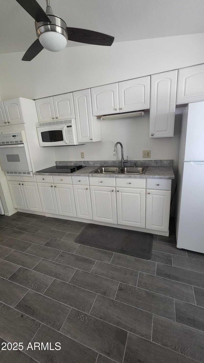 10582 Oakmont Dr, Sun City, AZ 85351