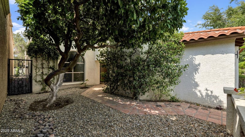 10593 Fanfol Ln, Scottsdale, AZ 85258