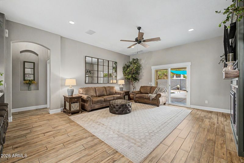 106 E Smoke Tree Rd, Gilbert, AZ 85296