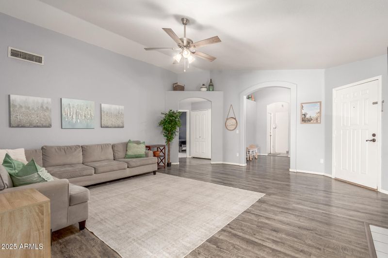 106 W Smoke Tree Rd, Gilbert, AZ 85233