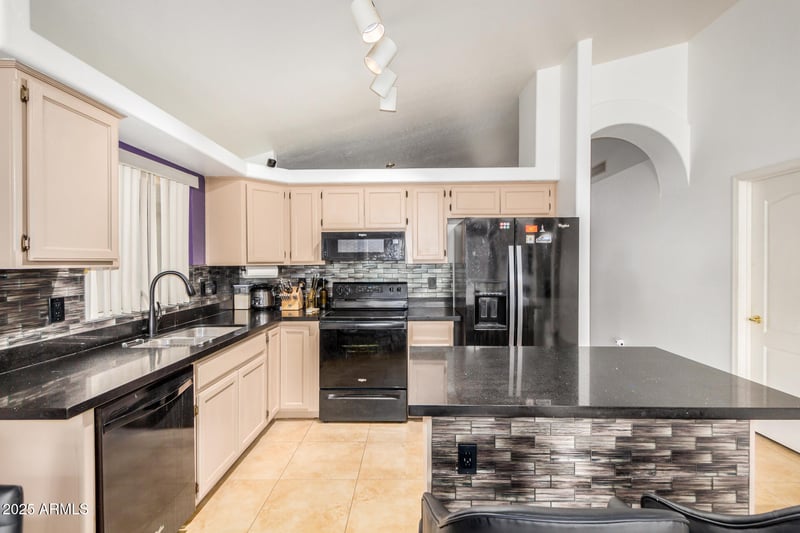 1060 Dava Dr, Tempe, AZ 85283