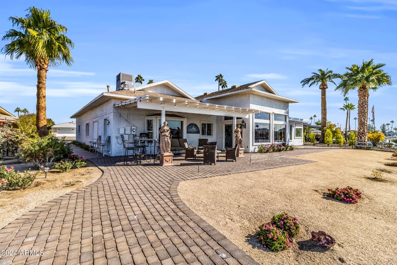 10601 Bayside Rd, Sun City, AZ 85351