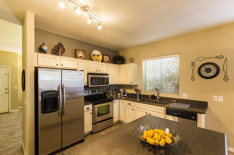 10601 E Flossmoor Ave, Mesa, AZ 85208
