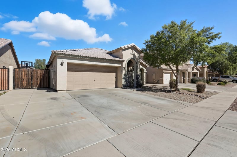 10602 Roanoke Ave, Avondale, AZ 85392
