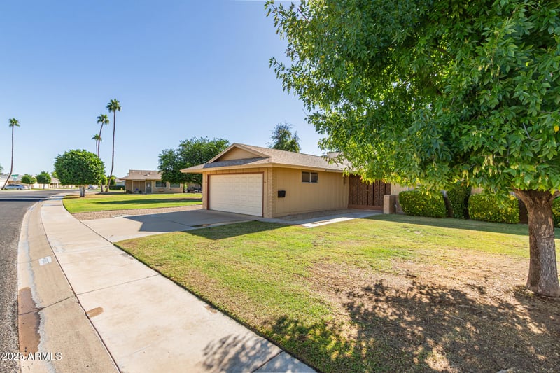 10607 El Capitan Cir, Sun City, AZ 85351