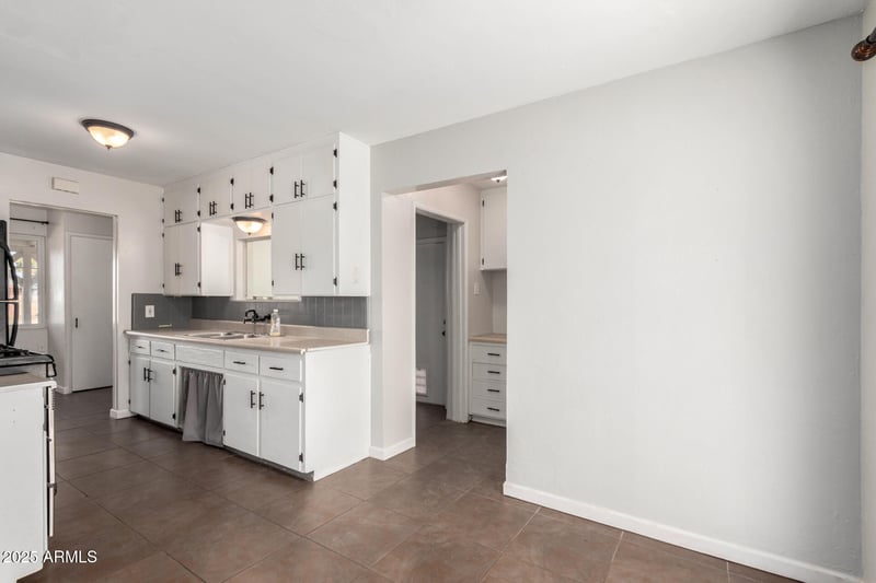 1061 5th St, Mesa, AZ 85201