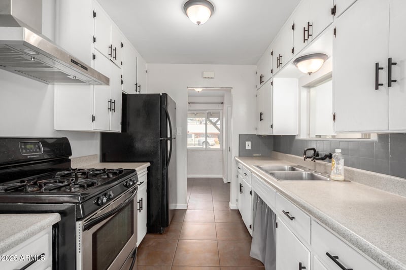 1061 5th St, Mesa, AZ 85201