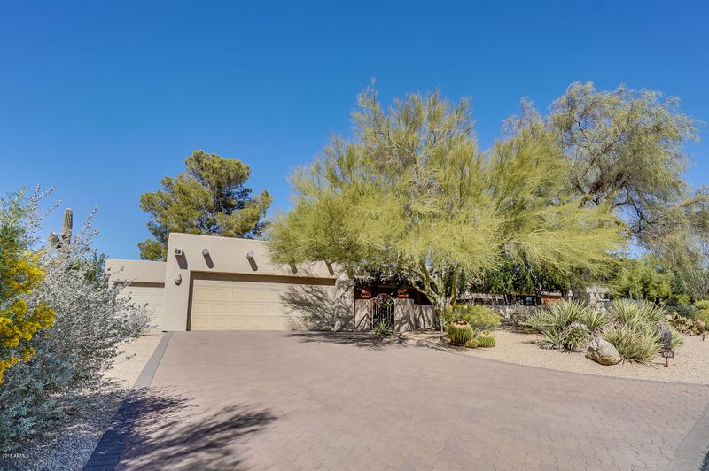 1061 E Boulder Dr, Carefree, AZ 85377