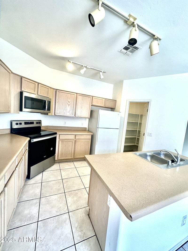 1061 Susan Ln, Tempe, AZ 85288