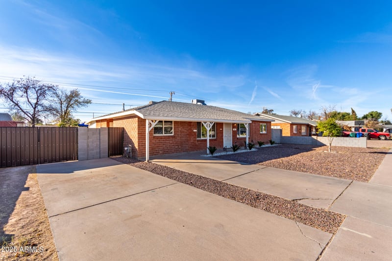 1061 5th St, Mesa, AZ 85201
