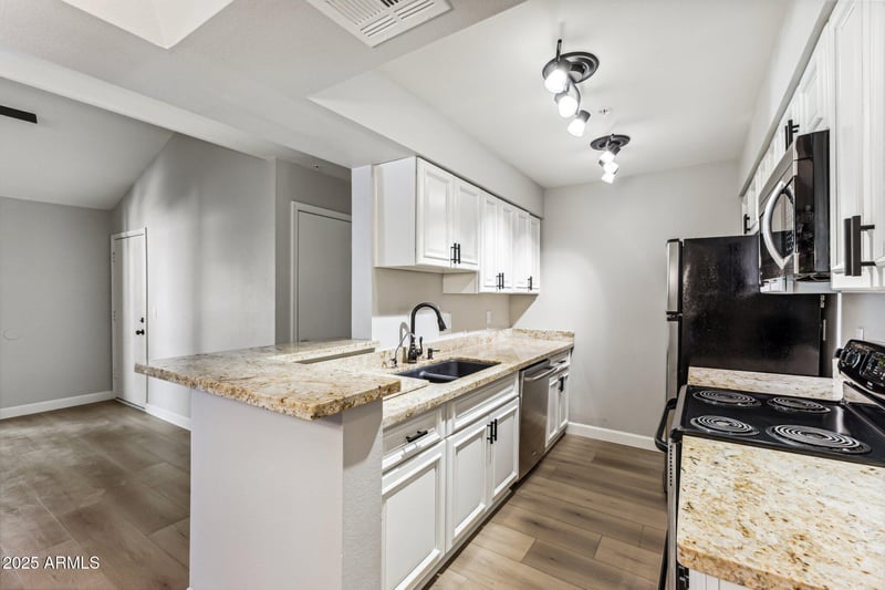 10610 48th St #2016, Phoenix, AZ 85044