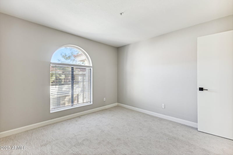 10610 48th St #2016, Phoenix, AZ 85044