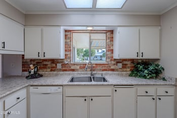 10610 Saratoga Cir, Sun City, AZ 85351