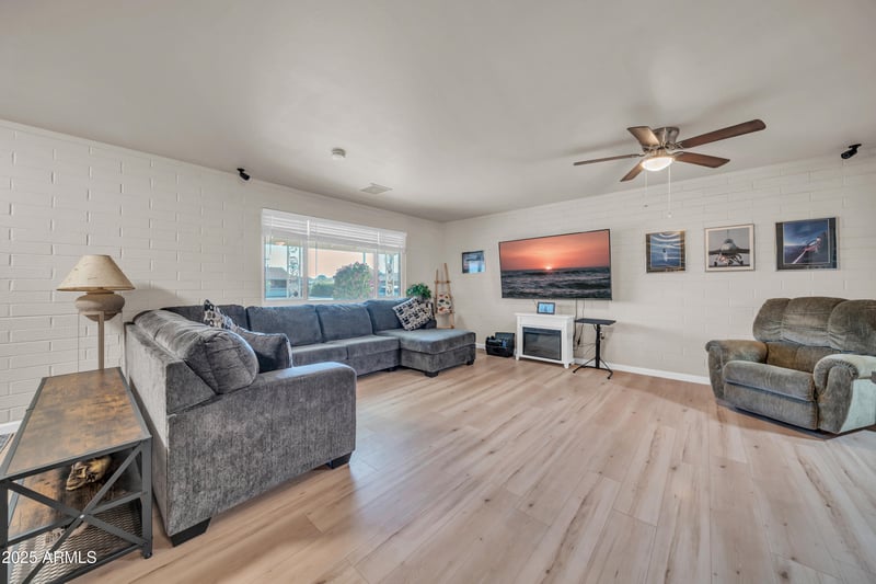 10614 103rd Ave, Sun City, AZ 85351