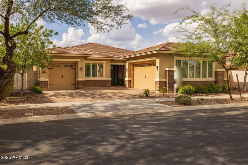 10614 Lincoln Ave, Mesa, AZ 85212