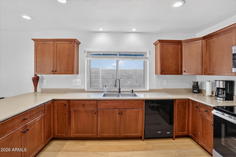 10614 N 65th Ave, Glendale, AZ 85304