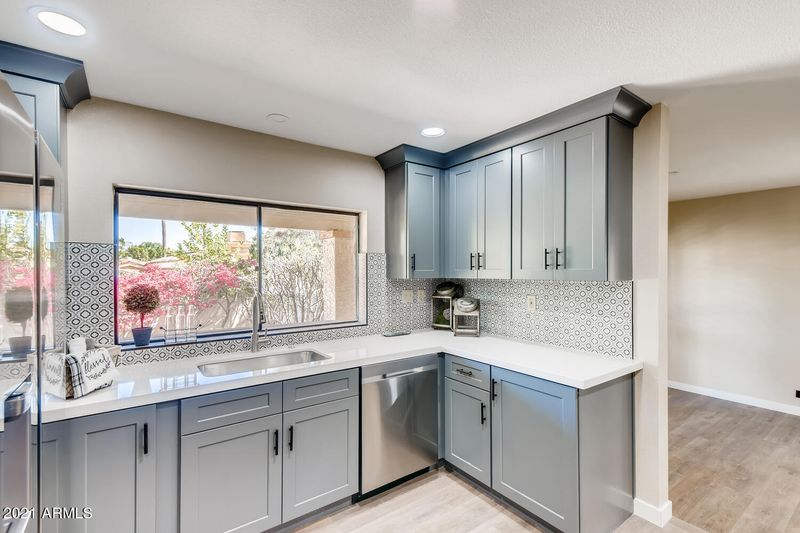 10617 N 7th Pl, Phoenix, AZ 85020