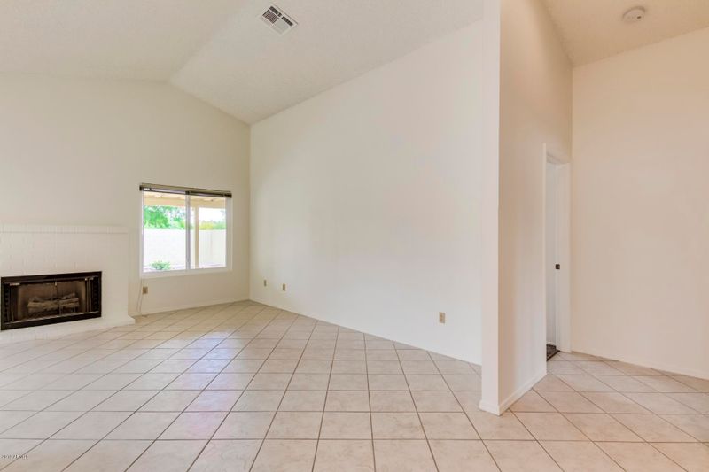 10619 N 63rd Dr, Glendale, AZ 85304