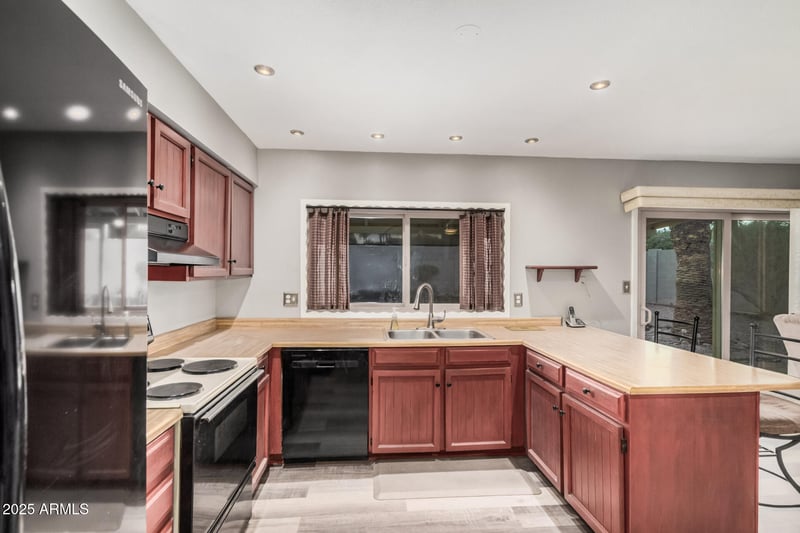10622 44th St, Phoenix, AZ 85044