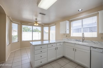 10622 Mohawk Ln, Peoria, AZ 85382