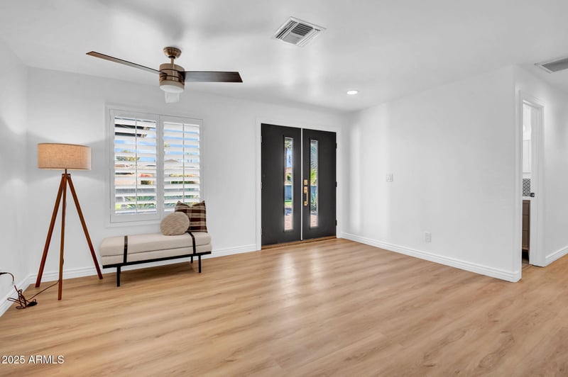 10624 38th St, Phoenix, AZ 85028