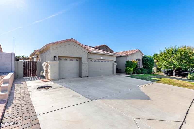 10625 Harmony Ln, Peoria, AZ 85382