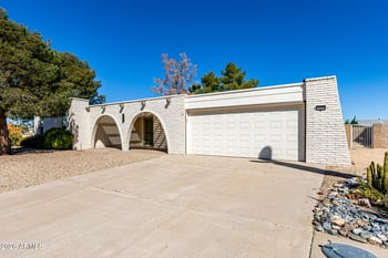 10626 Pleasant Valley Rd, Sun City, AZ 85351