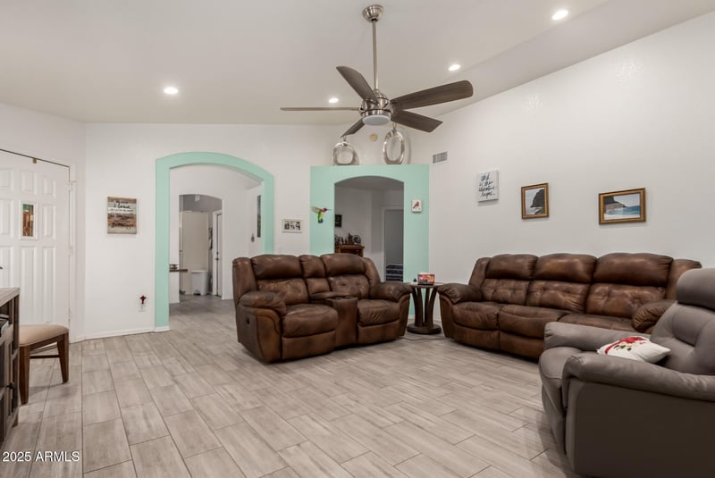 10630 Mohawk Ln, Peoria, AZ 85382