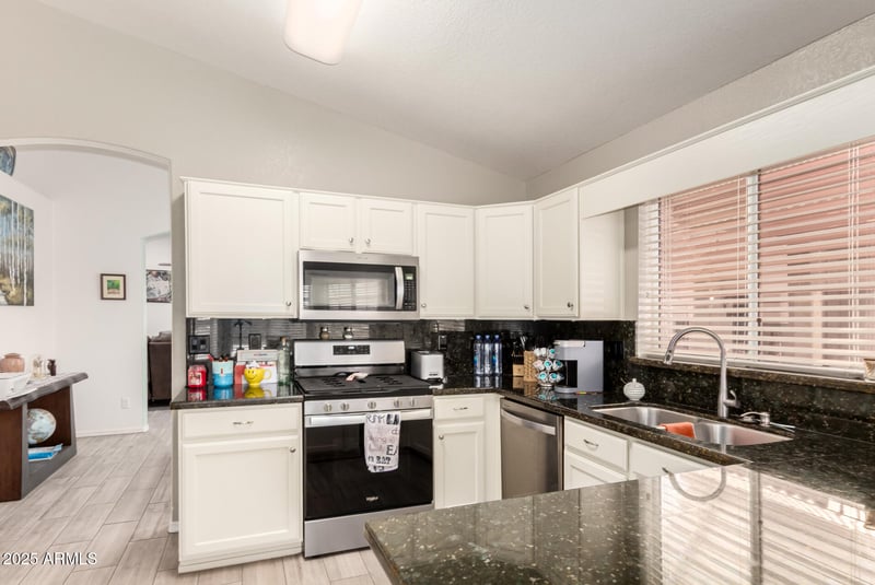 10630 Mohawk Ln, Peoria, AZ 85382