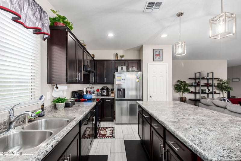 10637 Crown King Rd, Tolleson, AZ 85353