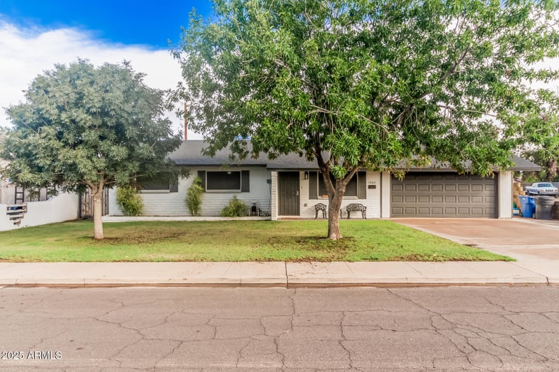 1064 Dolphin Ave, Mesa, AZ 85204