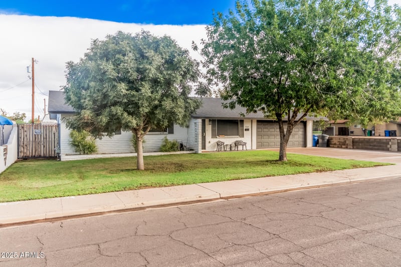 1064 Dolphin Ave, Mesa, AZ 85204