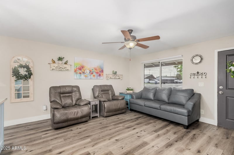 1064 Dolphin Ave, Mesa, AZ 85204