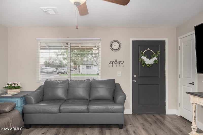 1064 Dolphin Ave, Mesa, AZ 85204