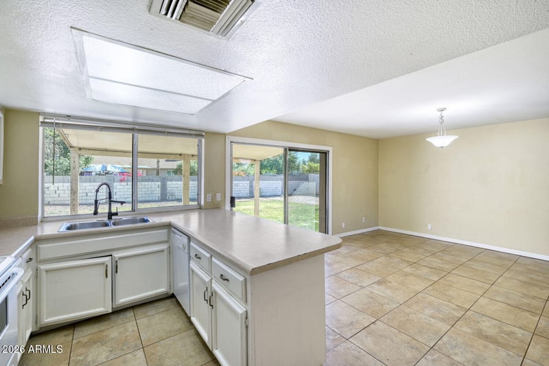 1064 Hoover Ave, Mesa, AZ 85204