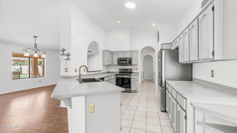 10641 Coopers Hawk Dr, Sun Lakes, AZ 85248