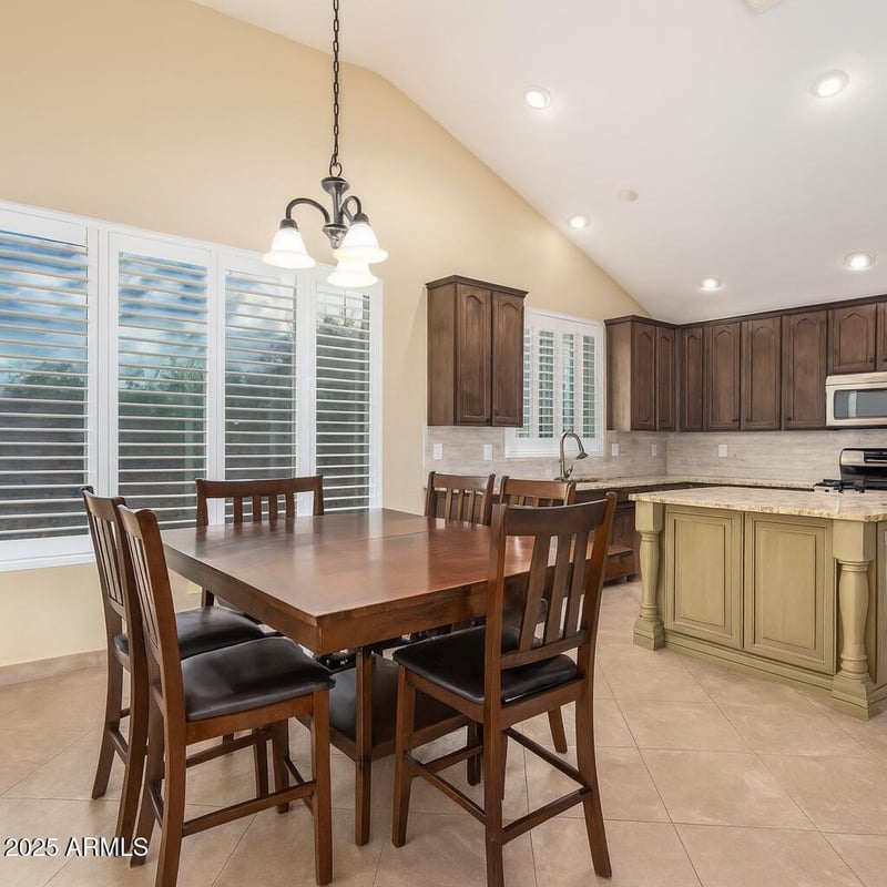 10641 Kilarea Ave, Mesa, AZ 85209