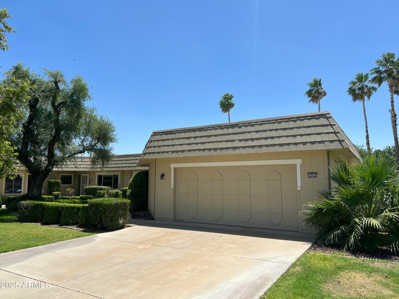 10647 Campana Dr, Sun City, AZ 85351