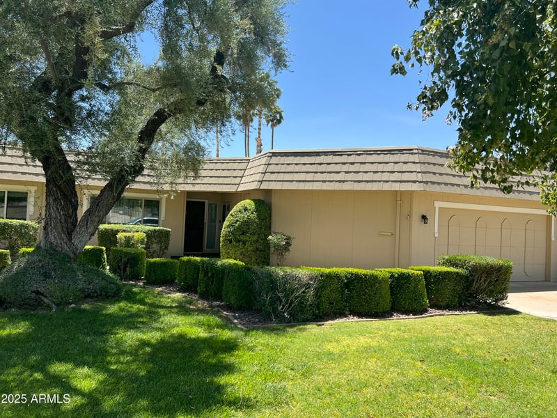 10647 Campana Dr, Sun City, AZ 85351