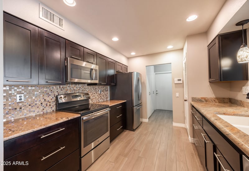10650 Brookside Dr, Sun City, AZ 85351