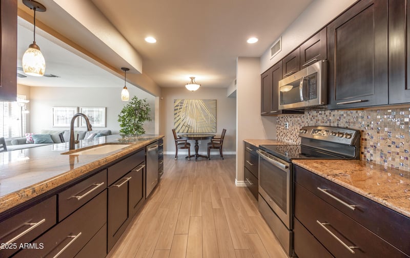 10650 Brookside Dr, Sun City, AZ 85351