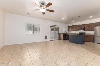 10683 70th Ave, Peoria, AZ 85345