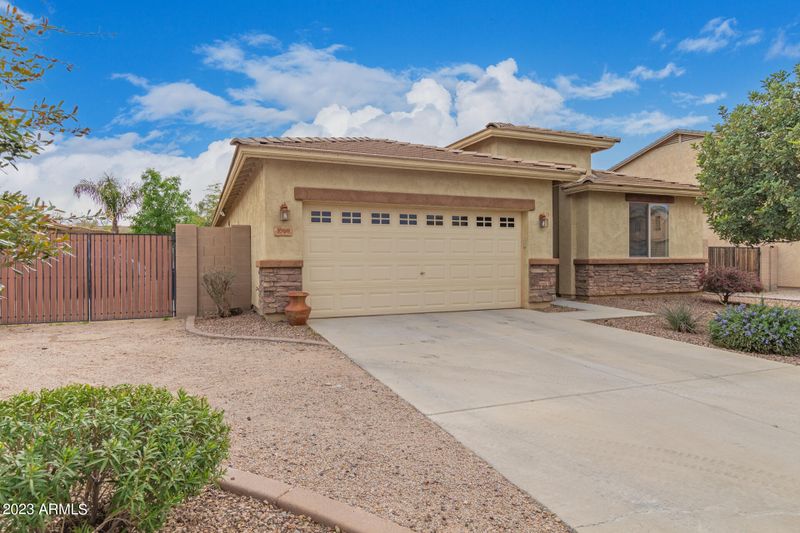 1069 W Corriente Dr, San Tan Valley, AZ 85143