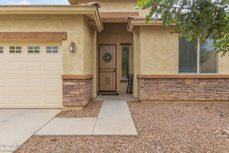 1069 W Corriente Dr, San Tan Valley, AZ 85143