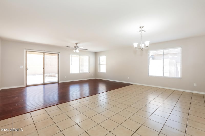 1069 Desert Hills Dr, San Tan Valley, AZ 85143