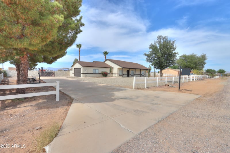 10692 American Pride Dr, San Tan Valley, AZ 85143